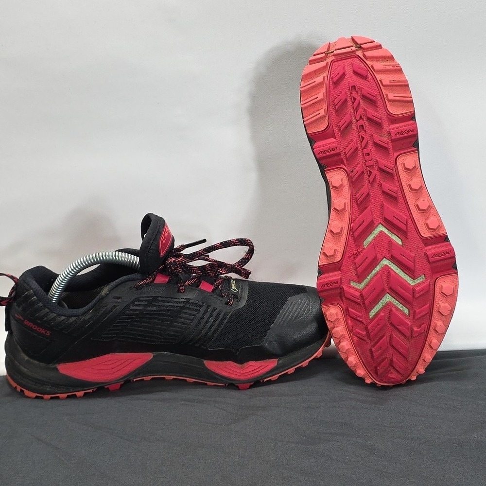 Size 7 - Brooks Cascadia 13 GTX Black - 1202731-B048 - Picture 6 of 8